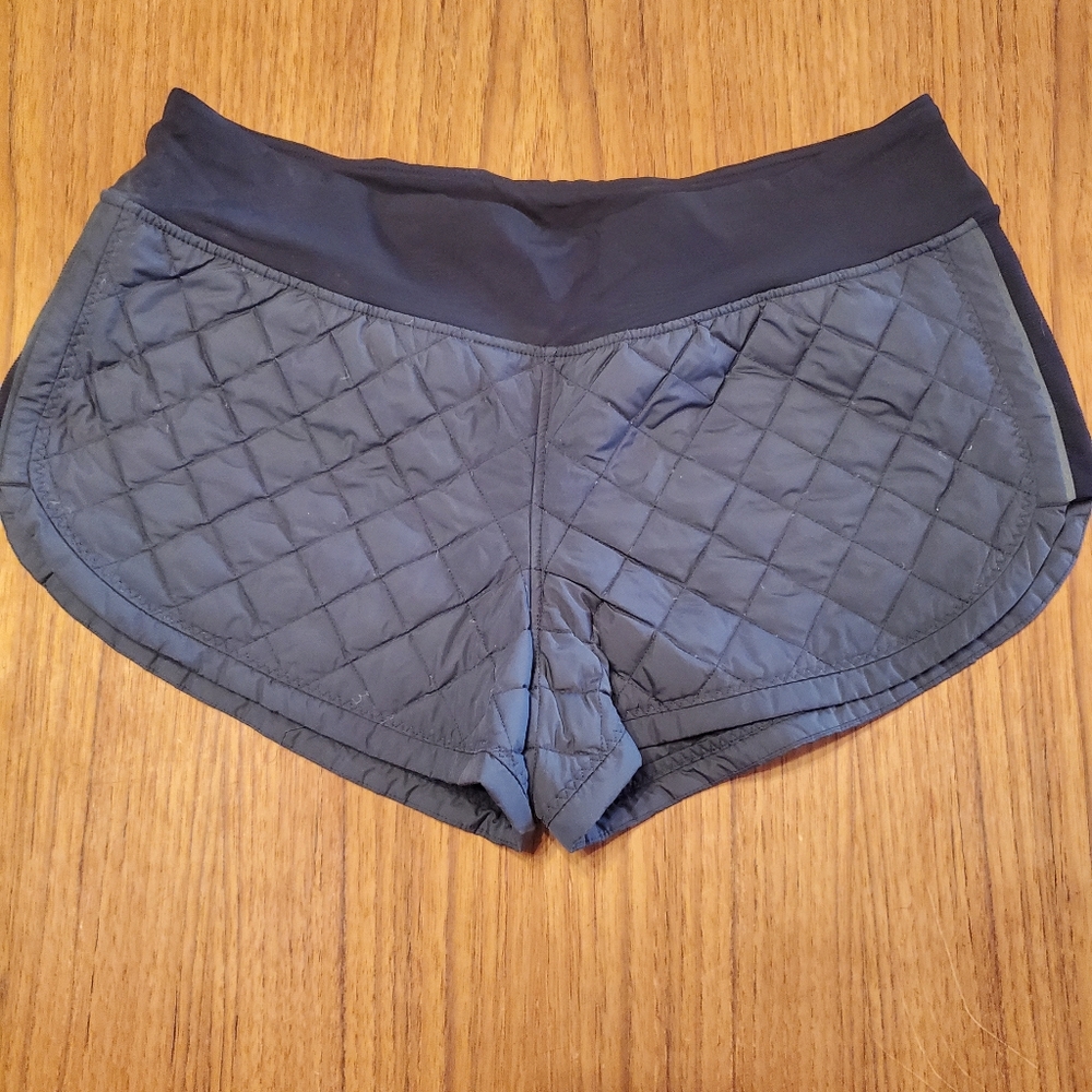 Lululemon hot cheeks quilted shorts sz10